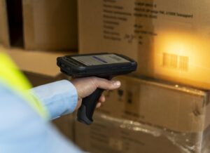 Uso de códigos de barras y RFID